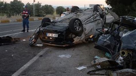 U­ş­a­k­-­İ­z­m­i­r­ ­y­o­l­u­n­d­a­ ­k­a­z­a­:­ ­1­ ­ö­l­ü­ ­1­7­ ­y­a­r­a­l­ı­